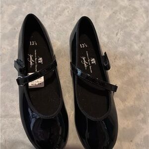 Girls black tap shoes - like new!